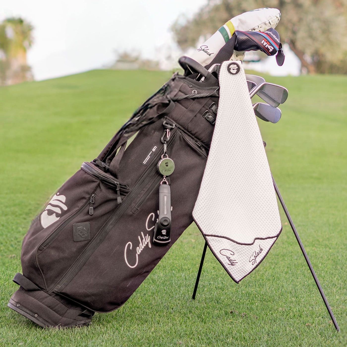 Golf Pocket Mag Towel - White + Golf Club Water Brush Pro Bundle